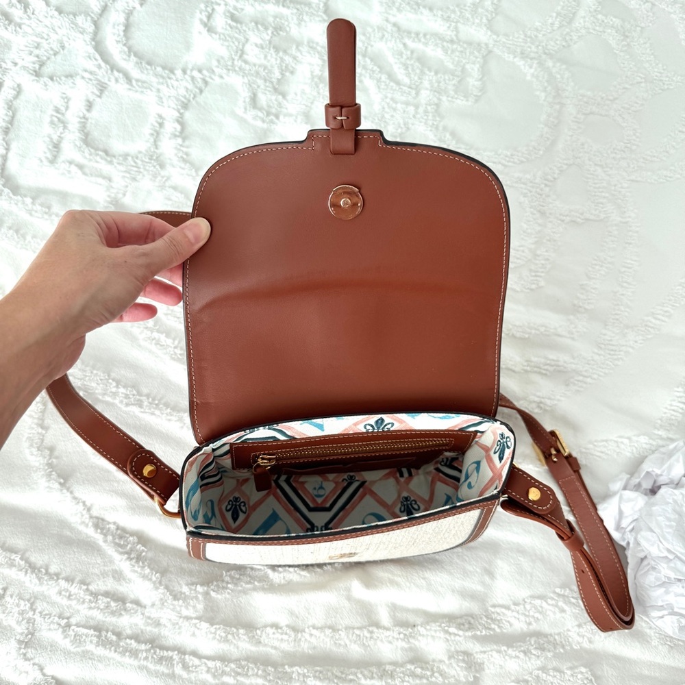 Elegant Crossbody Rafia & Leather Bag - Picture 4 of 5